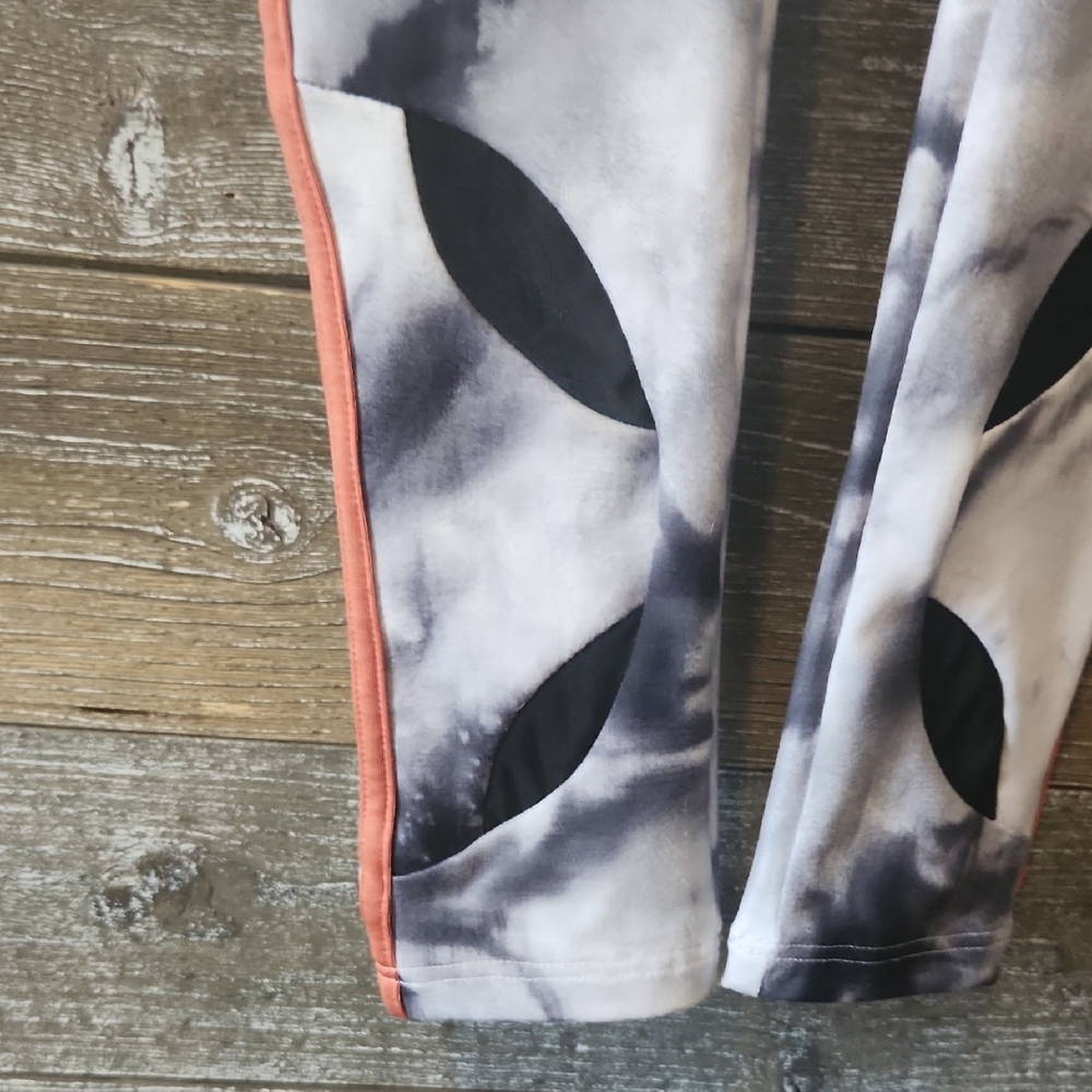 Jo & Jax Tie-Dye Leggings with Cut-Out Design size medium - Picture 6 of 6